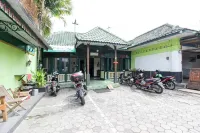 RedDoorz at Mamagayo Inn Yogyakarta Các khách sạn ở Gedongkiwo