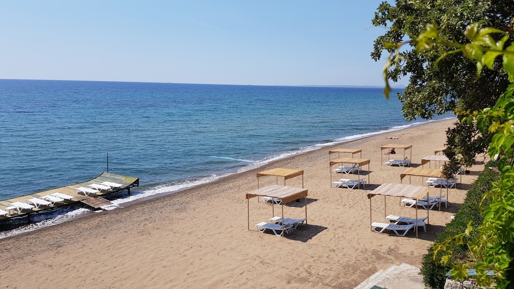 Troas Beach Hotel