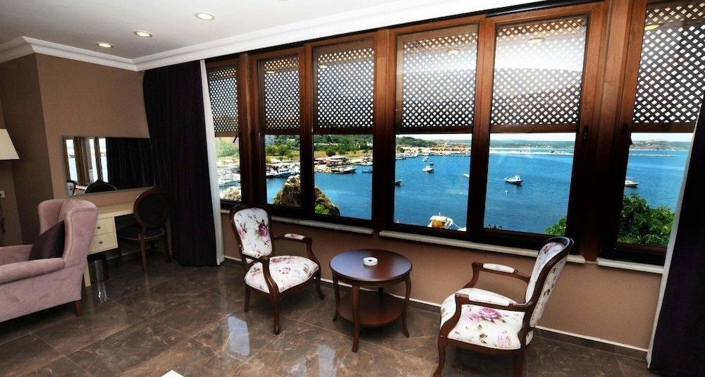 Phellos Suites