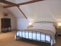 Saul Farm Hotels in Newnham