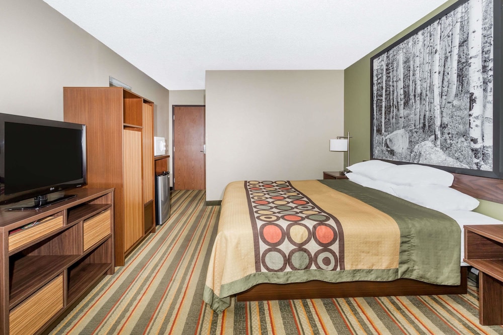 Super 8 by Wyndham Montrose