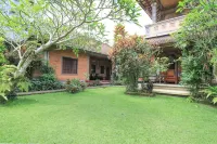 Sunarta Homestay Hotel dekat Saraswati Temple