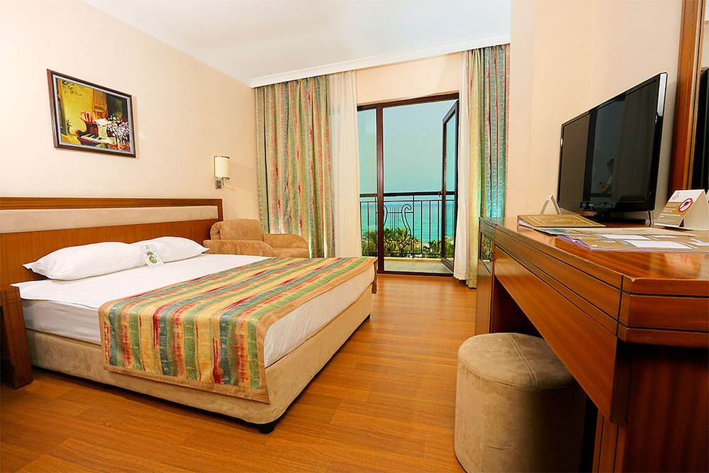 Lyra Resort