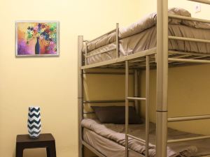 Can Pansiyon Apart - Caters to Men - Hostel