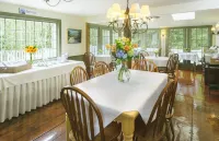 Sea Meadow Inn فنادق في Brewster