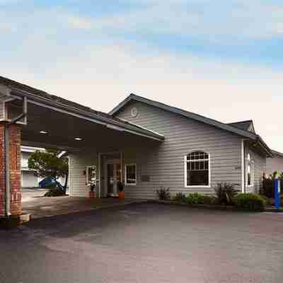 Beachfront Inn Hotel Exterior