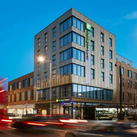 Holiday Inn Express London-Ealing by IHG Отели рядом с достопримечательностью «Стадион «Туикенем»»