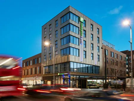 Holiday Inn Express London-Ealing by IHG Отели рядом с достопримечательностью «Университет Западного Лондона»