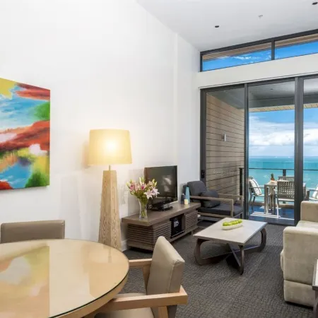 Oaks Redcliffe Mon Komo Suites