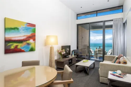 Oaks Redcliffe Mon Komo Suites - Ocean View