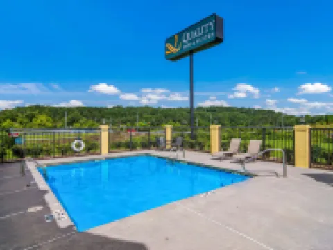 Quality Inn & Suites Canton, GA Hotels in Canton