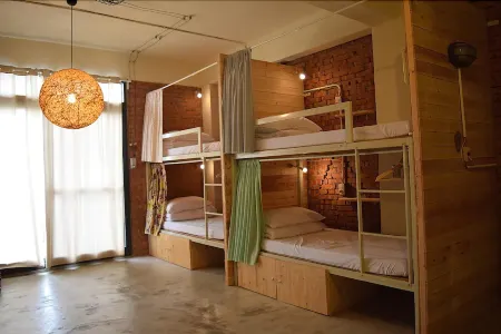 Lane62 Hostel Отели рядом с достопримечательностью «Тай-Кинг»
