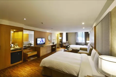 Apollo Hotel Отели рядом с достопримечательностью «Chung Tai Chan Monastery»