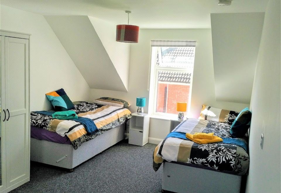 a room with two beds , one on the left side and the other on the right side of the room at The Nest