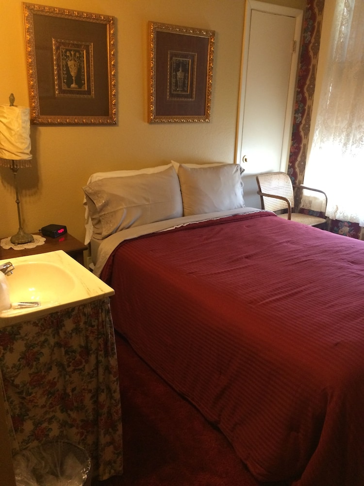 The Courtland Hotel and Day Spa