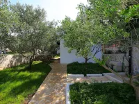 House Kia Hotels in Preko
