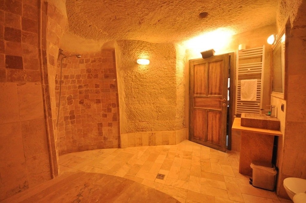 Kayatas Cave Suites