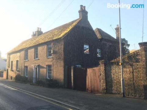 Oak-Island Hall - Housity