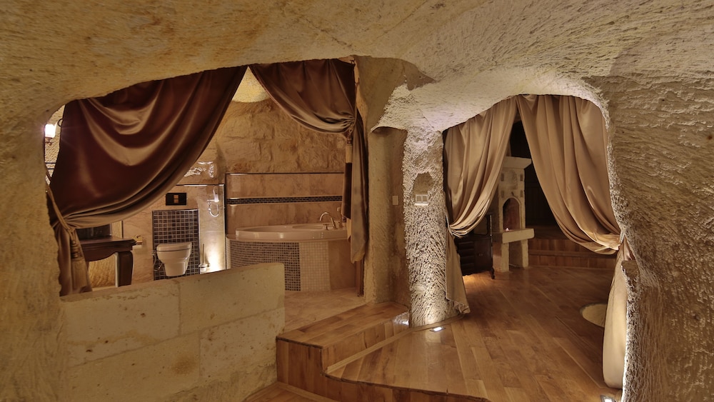 Golden Cave Suites