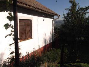 One Bedroom House with Enclosed Garden at Jazvine