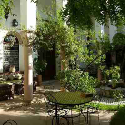 Ryad Mabrouka Hotel Exterior