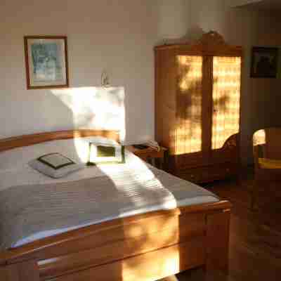 Hotel Saint julien aux bois Rooms