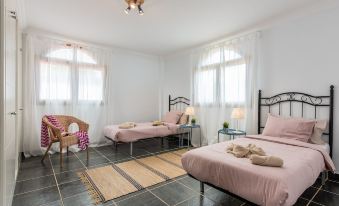 1 Charming Villa, Huge Terraces, Pool, Garden, BBQ