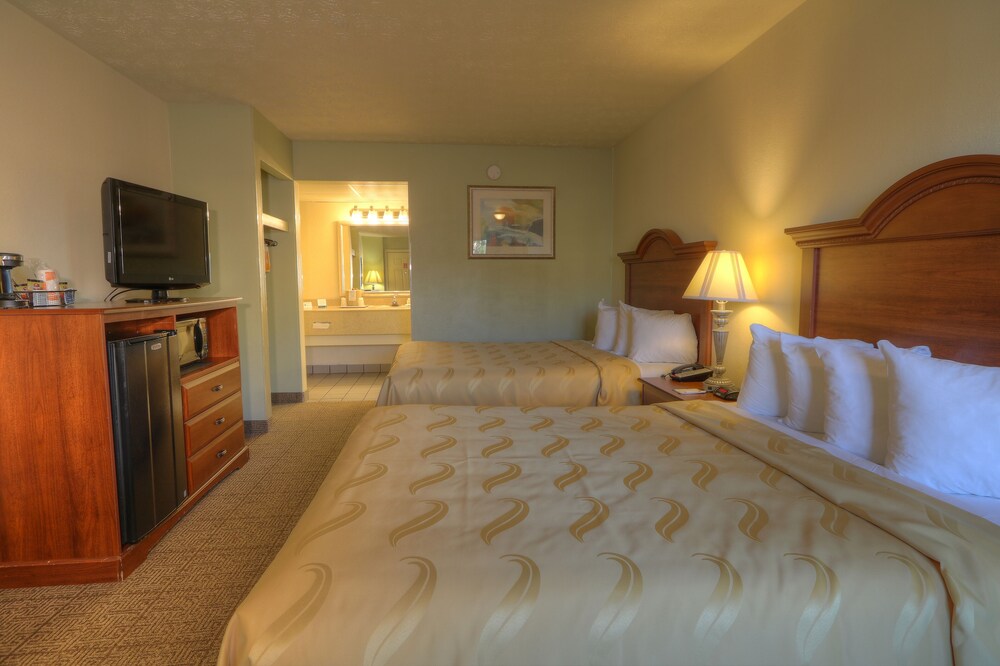 Quality Inn & Suites at Dollywood Lane