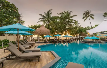Centara Ao Nang Beach Resort & Spa Krabi Отели рядом с достопримечательностью «Рейли-Бич»