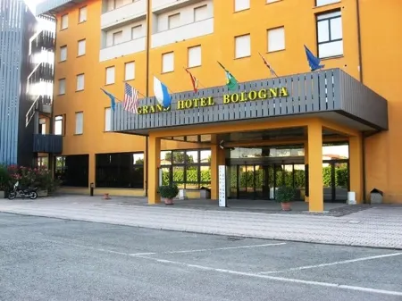 Rhi Porta Bologna Отели рядом с достопримечательностью «Museo Lamborghini»