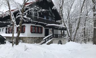 House of Finn Juhl Hakuba