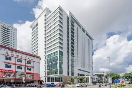 RH Hotel Sibu Отели рядом с достопримечательностью «Lin's Swan Garden»