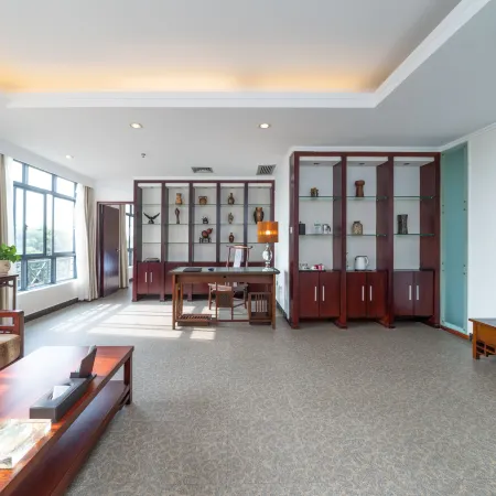 Beihai Seaview Caiyun Hotel (Qiaogang Beach Qiaogang Fengqing Street)