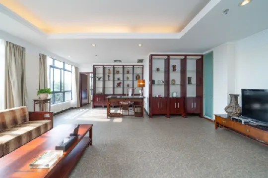 Beihai Seaview Caiyun Hotel (Qiaogang Beach Qiaogang Fengqing Street)