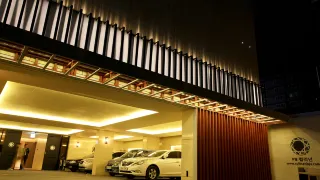 22081c000001dg1ae687F R 320 180 R5 D