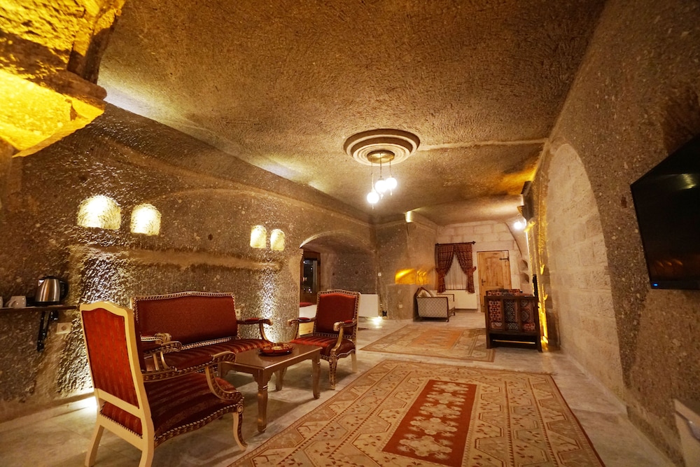 Roma Cave Suite