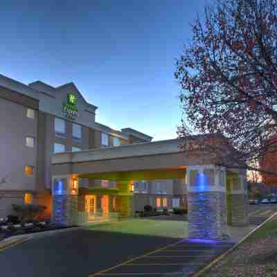 Holiday Inn Express & Suites West Long Branch - Eatontown Hotel Exterior