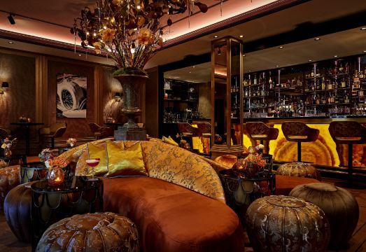 1. 호텔 트웬티세븐..