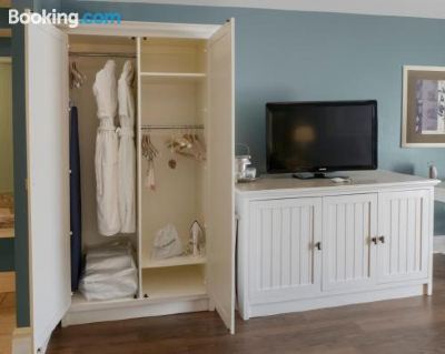 King Room with Sofa Bed and Village View - Disability Access Watkins Glen Harbor Hotel Photo