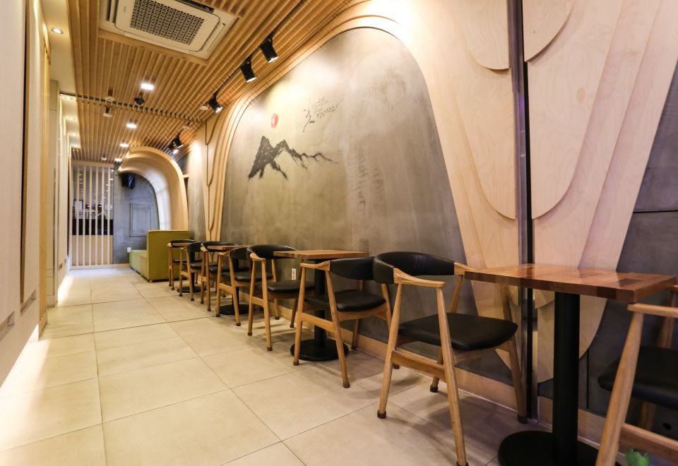Ace Family Hotel