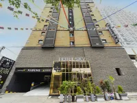 SKY HOTEL Hotel in zona Stazione Ferroviaria Guseong
