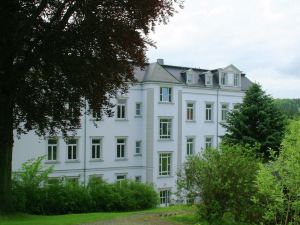 Pretty Apartment with Terrace Near Borstendorf