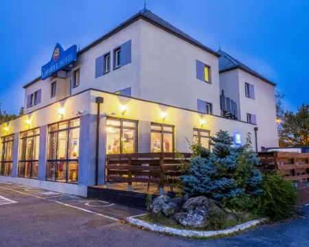 โรงแรมคอมฟอร์ต ออร์ลีน โอลีเวต โอลแนส์ โรงแรมในOlivet