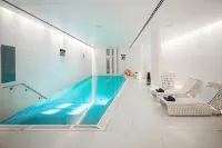 SO/ Saint Petersburg Hotel - ที่มีสระว่ายน้ำ