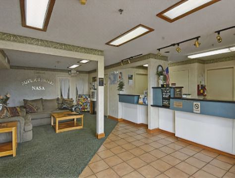 수퍼 8 바이 윈덤 휴스턴/나사 외관