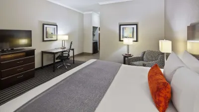 Best Western Plus Austin Airport Inn  Suites Отели рядом с достопримечательностью «NXP Semiconductor»