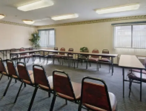 수퍼 8 바이 윈덤 모니