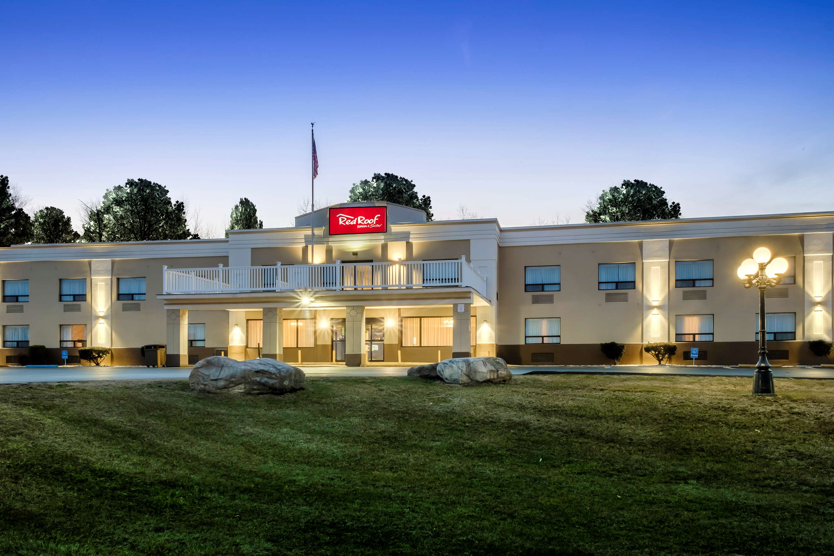 Red Roof Inn & Suites Newburgh – Stewart Airport