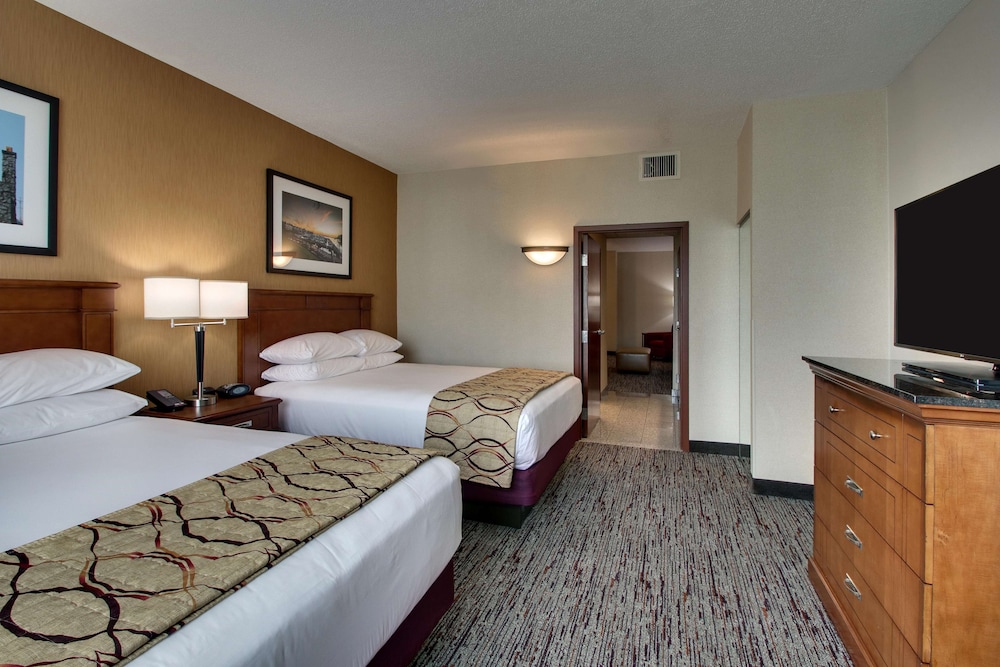 Drury Inn & Suites Charlotte Northlake