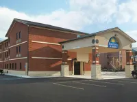 Days Inn & Suites by Wyndham Jeffersonville IN Hotels in Clark County